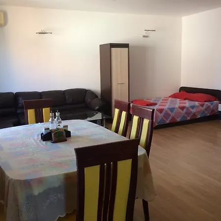 Διαμέρισμα Deniss In *