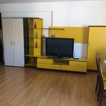 Διαμέρισμα Deniss In *
