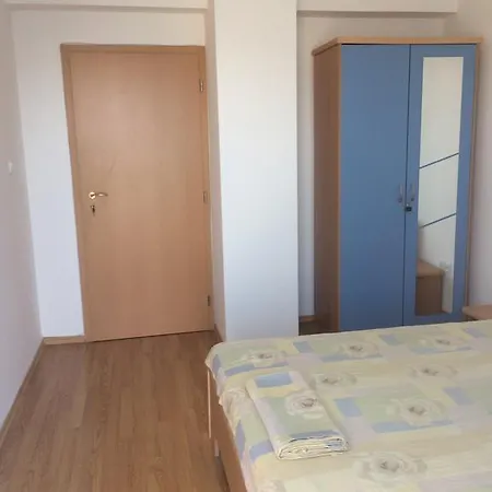Διαμέρισμα Deniss In Ράβντα